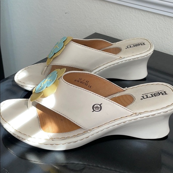 light colored wedge - Picture 2 of 8